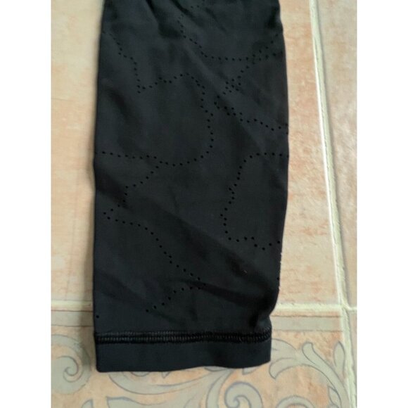 Athleta leggings lasercut design on the front of the legs size S‎ - Picture 3 of 10